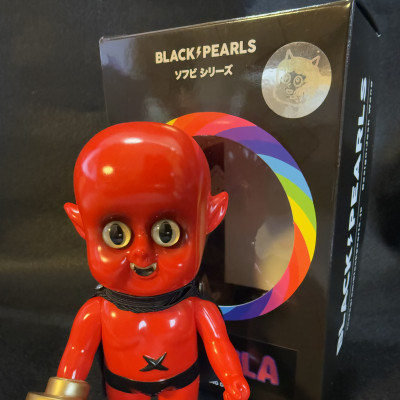 【激レア】BLACKPEARLS  ブラックパールズ  
Dracula （first Ver.）2022年発売 ソフビ